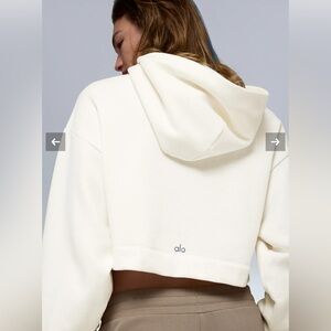 ALO Yoga Women's Ivory Cropped Bae Hoodie